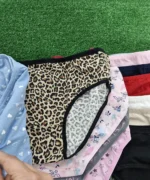شورت نخی طرح دار زنانه