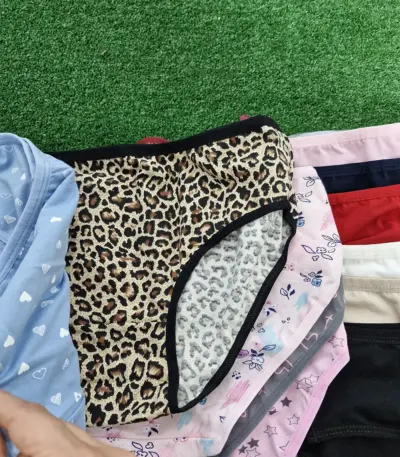 شورت نخی طرح دار زنانه